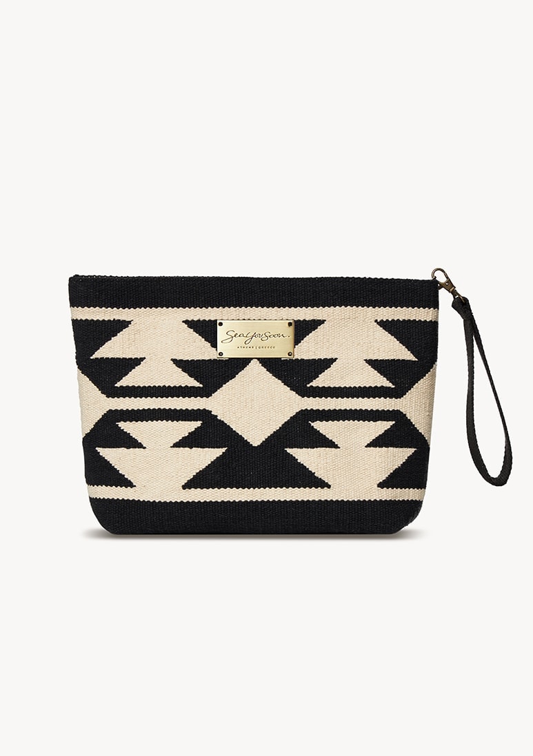 Black wrist outlet clutch bag