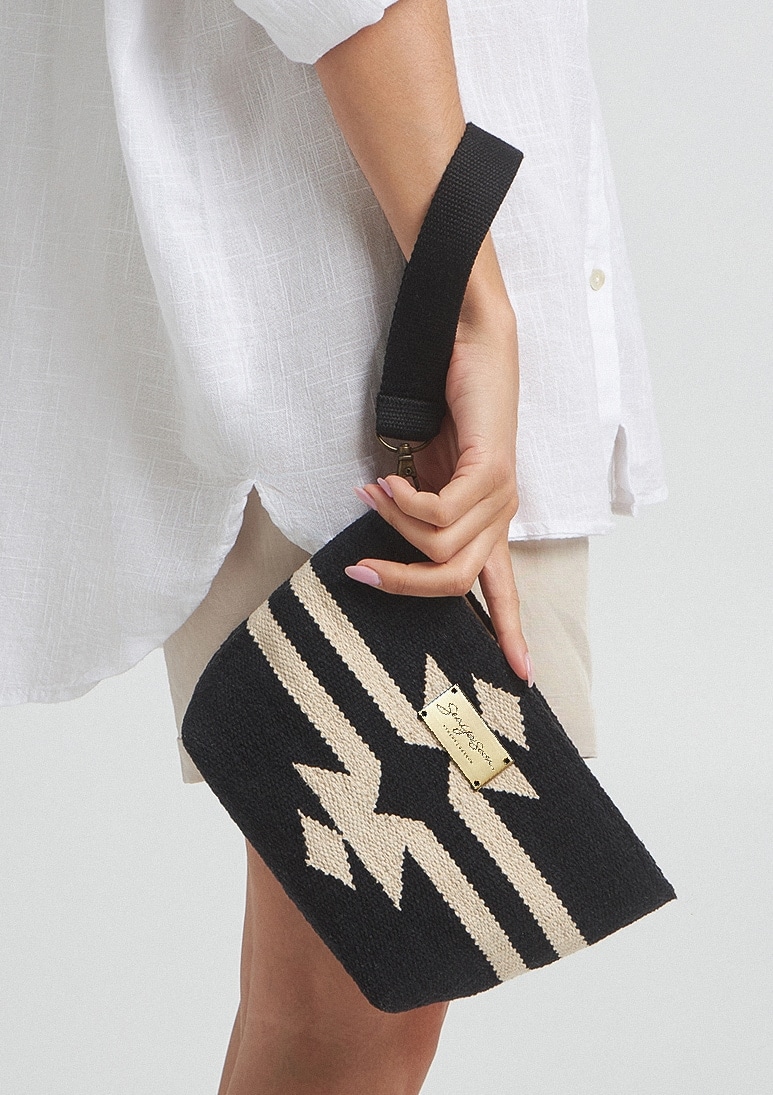 Black mini clutch hotsell